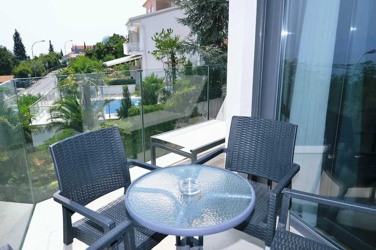 Apartments In Villa Ziza, Rooftop Swimming Pool Abbázia Horvátország