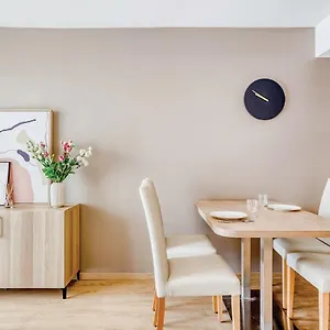 https://ovelia-villeneuve-loubet-les-vagues-de-vaugrenier.fr-provencehotel.com