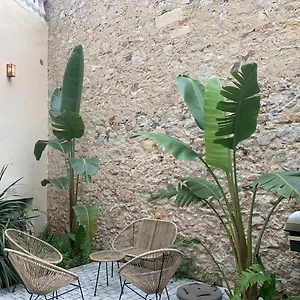 https://villa-les-fougeres-suite-deluxe-jardin-parking.fr-provencehotel.com