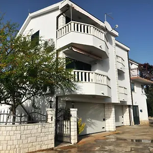 apartmani-rokic.splithotels.org/